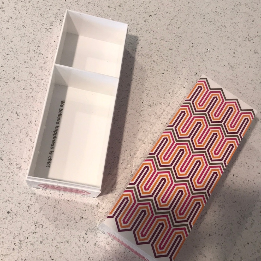 Bare minerals make up boxes